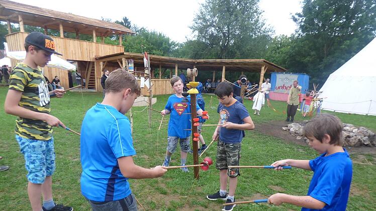 ie Kinder hatten jede Menge Spaß in der Gauklerschule . Foto: Thomas Weichert