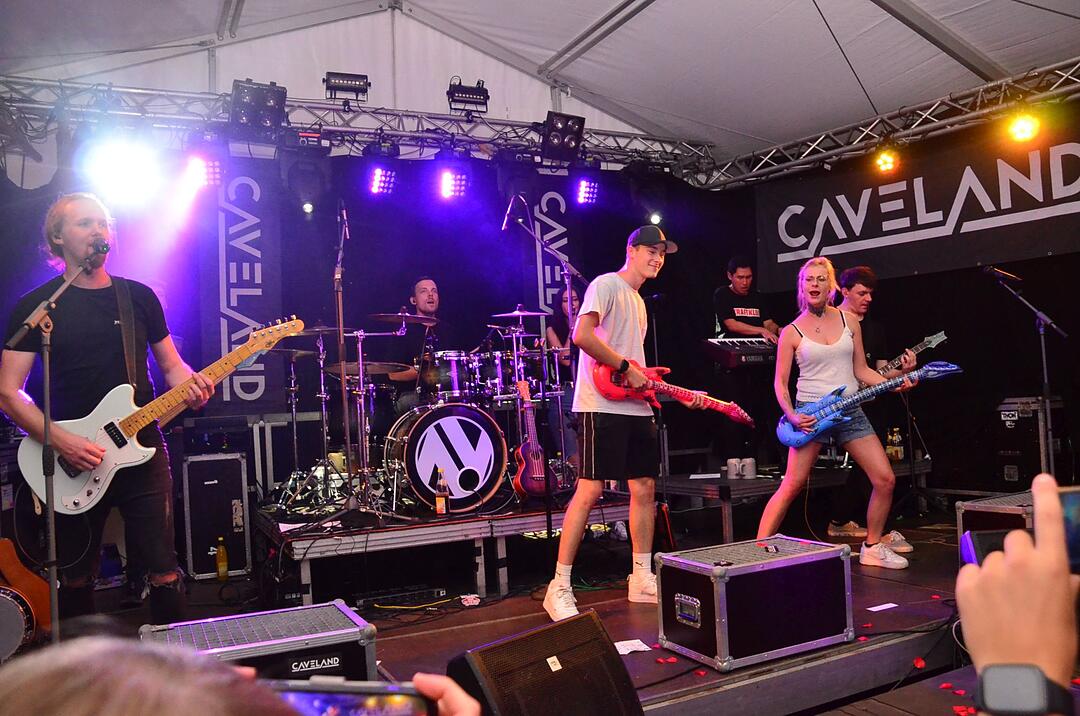 Party mit der Band "CAVELAND"
