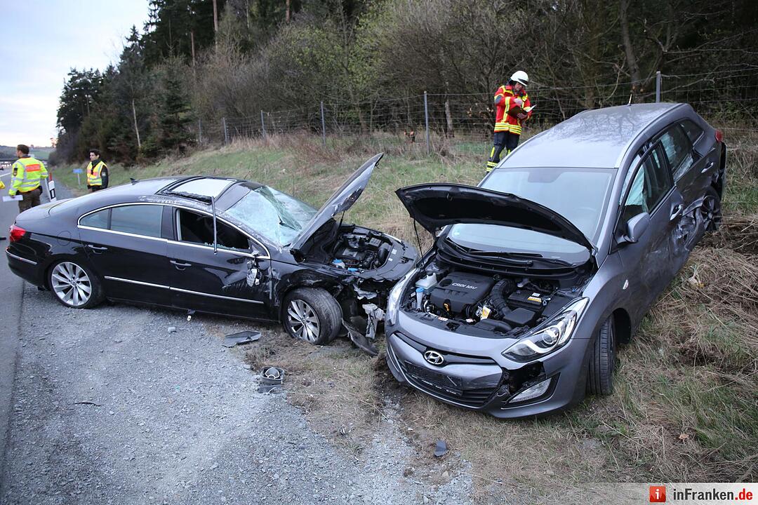 A9: 35-Jähriger verliert Kontrolle über sein Auto und kollidiert mit Anhängergespann