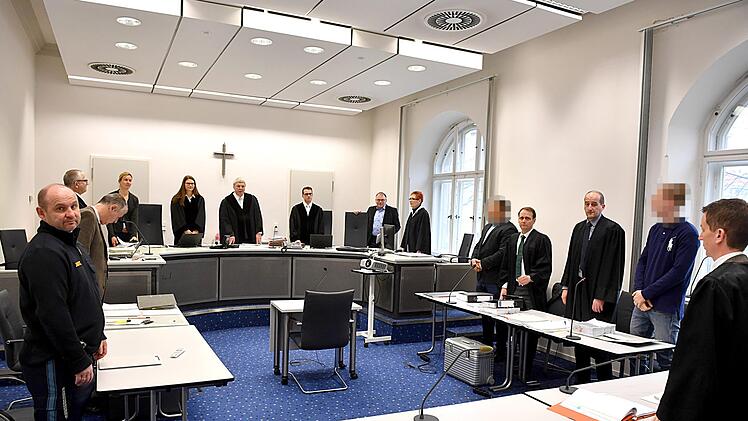 Vor dem Schwurgericht am Landgericht Bamberg müssen sich seit Dienstag zwei Männer wegen einer Attacke in der Sandstraße verantworten. Foto: Ronald Rinklef