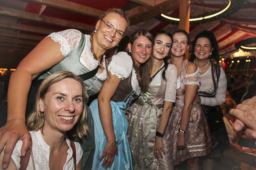 Es spielten die "Kasendorfer Musikanten" und "Die Wilderer".