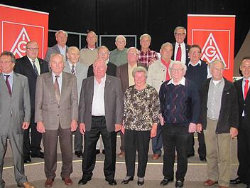 Alle zusammengezählt haben sie 17 345 Jahre Mitgliedschaft bei der IG Metall erreicht. Dafür wurden die auf unseren Fotos abgebildeten Mitglieder ausgezeichnet.  Fotos: Martin Koch