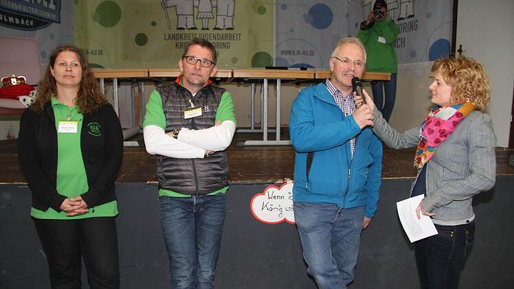 Susanne Knobloch und Jürgen Ziegler vom Kreisjugendring, Bürgermeister Hans Tischhöfer und Moderatorin Hella Vogel-Ebert (von links) freuten sich über die Riesen-Resonanz.  Foto: Sonja Adam