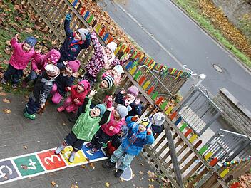 Dass die Kinder gerne in den Kindergarten gehen und Spaß beim Toben im Freien haben sieht man auf dem Foto.  Foto: Martina Heinlein