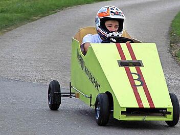 Als tückisch zeigte sich die zweite Kurve. Doch die meisten Fahrer - hier Michael Dusold - meisterten diese mit Bravour.  Fotos: Thomas Hümmer