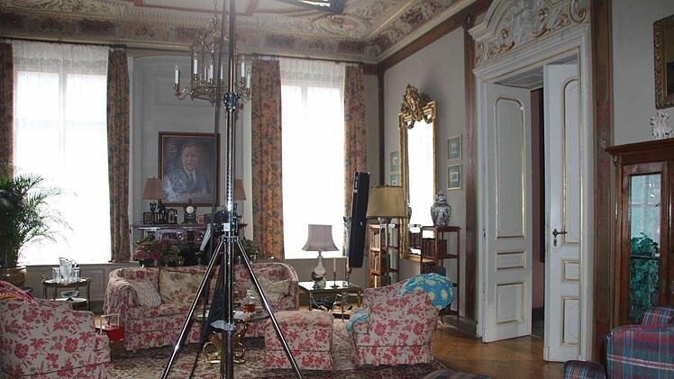 Das Wohnzimmer der Familie Montrose.
