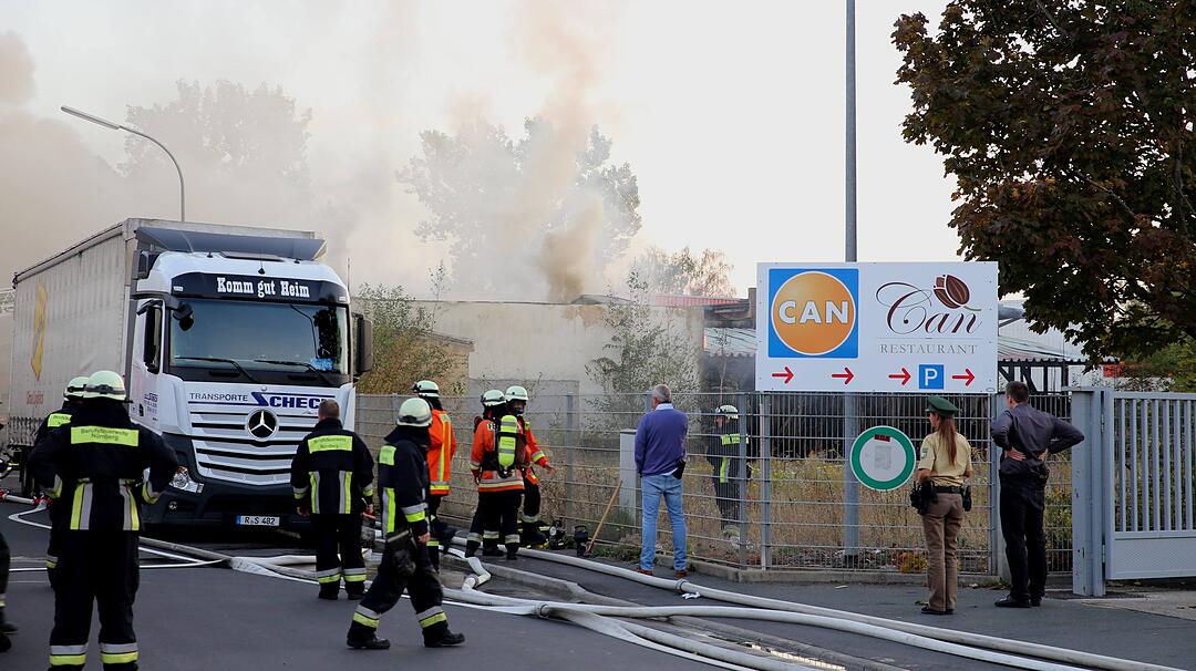 Brand im Gewerbegebiet von Nuernberg