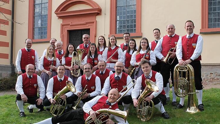 Aktuell spielen 25 Musikerinnen und Musiker bei der Musikvereinigung Wartmannsroth.