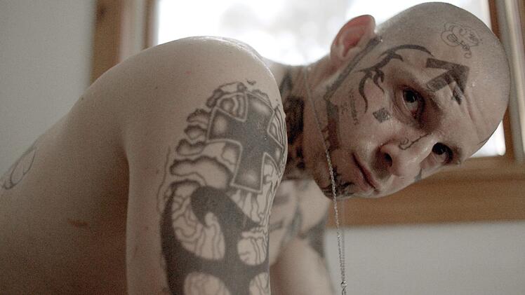 Auch das ein Charakter, der nicht nur bei Bell für "Unbehagen" sorgte: der Neo-Nazi in dem Biopic "Skin".