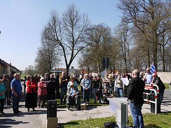 Mit einer Gegenlesung reagierten 2011 die Pommersfeldener auf die Lesertreffen im Schlosshotel.