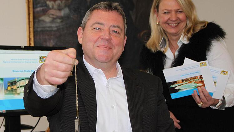 In dreifacher Ausführung: Die Werbung für die Bayerischen Staatsbäder gibt's als Präsentation, als Broschüre und auf Stick. Foto: Ulrike Müller