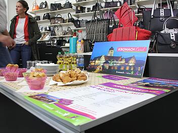 Hier noch im Großformat, ab Mitte November dann im Scheckkarten-Format erhältlich: die Kronach Card.  Foto: Franziska Rieger
