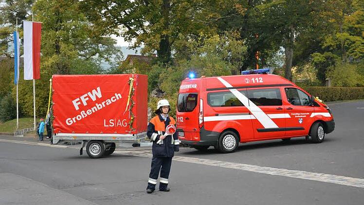Fahrzeugsegnung bei der Feuerwehr in Großenbrach. Foto: Björn Hein