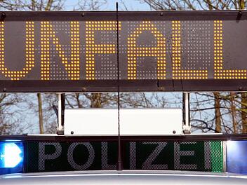 Wenn  ein Asylbewerber einen Unfall verursacht, bleibt oft die Frage der Schadensregulierung ungeklärt.   Symbolbild: dpa/Archiv