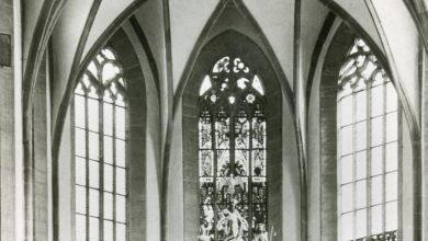 Der neugotische Hochaltar, der 1945 schwer beschädigt wurde. Repro: Malz