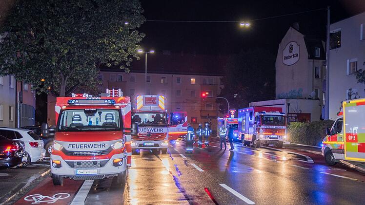 In der Pfälzerstraße in Nürnberg ist es am Freitagabend zu einem Brand gekommen.   &nbsp; Foto: NEWS5 / Bauernfeind