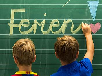 Die  Osterferien beginnen.  "Raus aus dem  Klassenzimmer" heißt es aber bei den allermeisten Schülern  nicht. Denn viele  sind im Homeschooling.