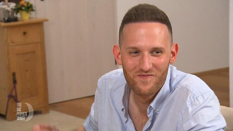 So sieht ein zufriedener Gast aus: Rafael (30) genießt Fabians Kalbsbäckchen.