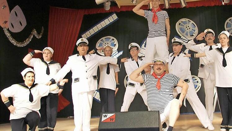 Gelungene Darbietung: Die Showtanzgruppe "Die Kohlis" stach mit ihren Gästen auf der "MS Säraspo" in See. Fotos: Alexandra Kemnitzer