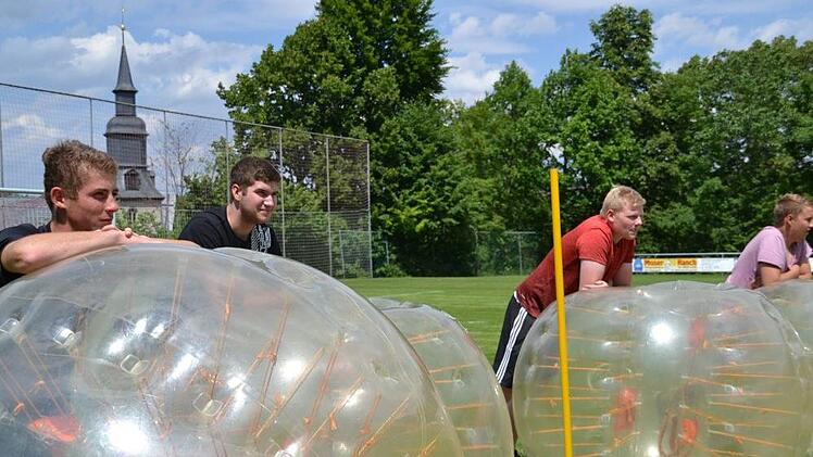 So sehen Sieger aus - das Team von MSC Mainleus City gewinnt das Turnier.