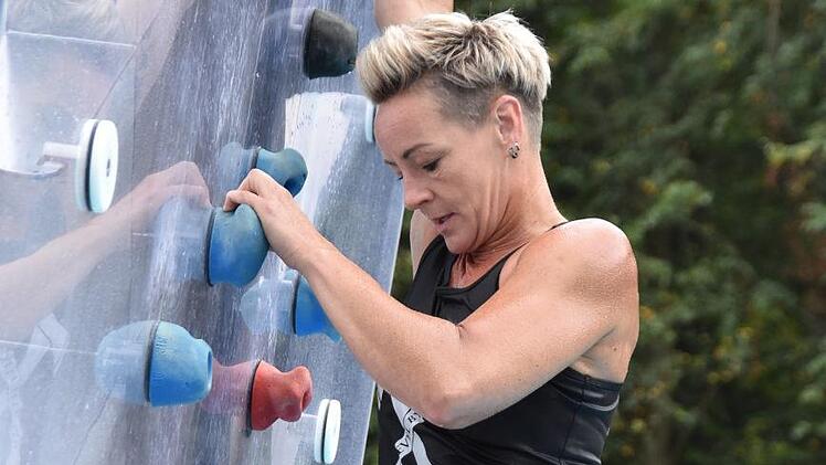 Sandra Taubenreuther an der Kletterwand. Foto: Uschi Prawitz