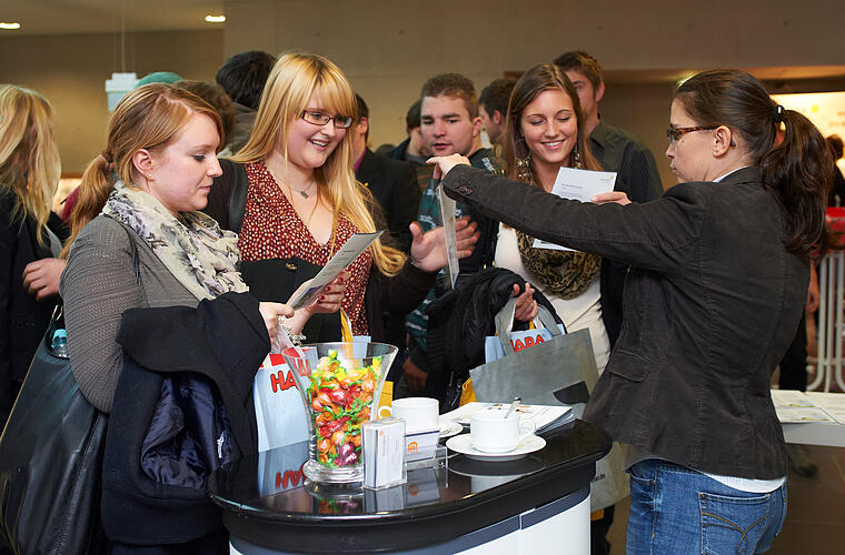 Coburg: Messe "Dual Studieren" an Hochschule lockte viele Besucher - Arbeitsagentur zieht Bilanz