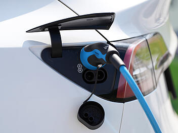 Elektroauto-Kaufprämie läuft überraschend aus - Verbraucherschützer üben Kritik