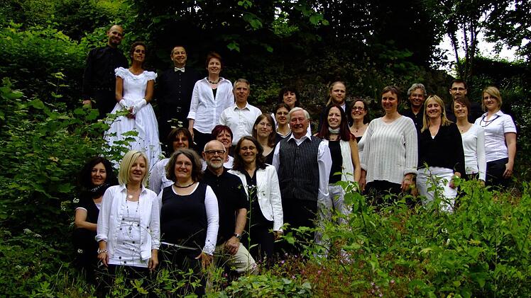 In der Kirche bei einer Trauung singt der Chor dann ganz in schwarz gekleidet.  Foto: privat