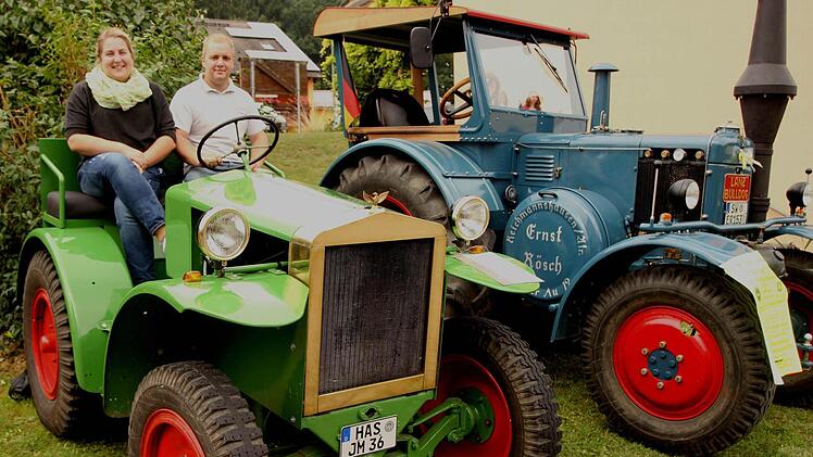 Der absolute "Alters-Veteran" und Stolz seines Besitzers Jan Moser war der "Zettelmeyer Z 2", hier mit seiner Freundin Nadine auf der Sitzbank.