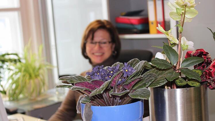 Heide Göppel sagt's im Vorzimmer wirklich durch die Blume (n).Foto: Anette Schreiber