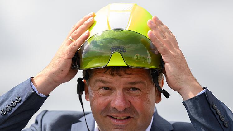 Ministerpr&auml;sident Schulze besucht Berufsfeuerwehr