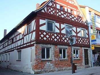 Das Haus hat die Stadt bereits gekauft, die angrenzende Scheune will man vom Heimatverein erwerben. Waltraud Enkert