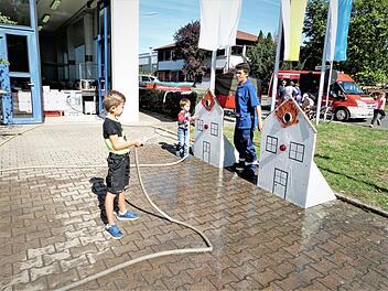 Vor allem für die Kleinen war beim Hallenfest der Feuerwehr Mainleus einiges geboten. Foto: Reißaus