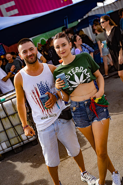 Einmalige Festivalwelt zwischen Stahl und Container.