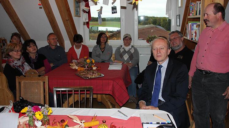 Mehrere Landwirte stellten die Schwerpunkte ihrer Hofpräsentation vor