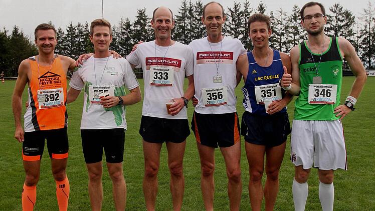 Die Erstplatzierten des Hauptlaufes, von links Sven Starklauf, Konstantin Lechner, Matthias Pfuhlmann, Uli Pfuhlmann, Christopher Nowak und Christopher Lippold