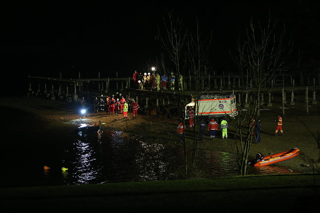 Oberfranken: Mann rast mit Auto betrunken in See