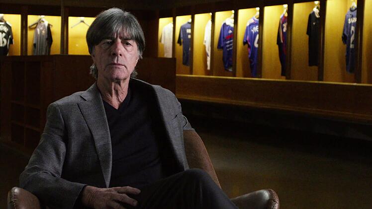 "Keiner wusste in dem Moment so richtig, was passiert jetzt": Jogi Löw erinnert sich in der ARD-Doku an den Terror von Paris vor zehn Jahren.