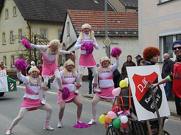 Die Cheerleader der DJK Königsfeld waren eine der Attraktionen im Zug. Fotos: Georg Stöhr