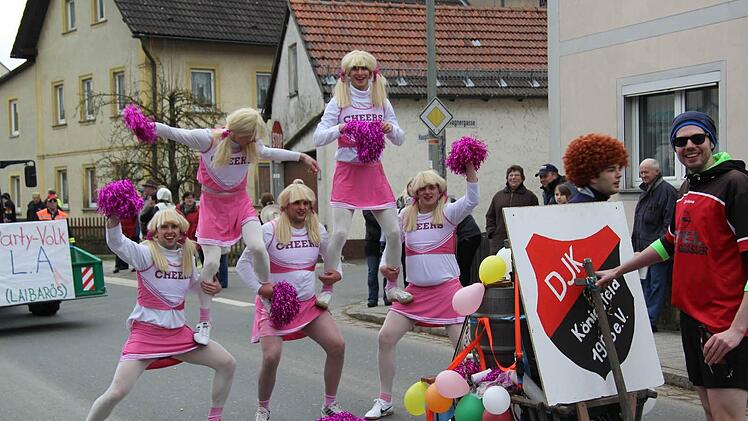 Die Cheerleader der DJK Königsfeld waren eine der Attraktionen im Zug. Fotos: Georg Stöhr