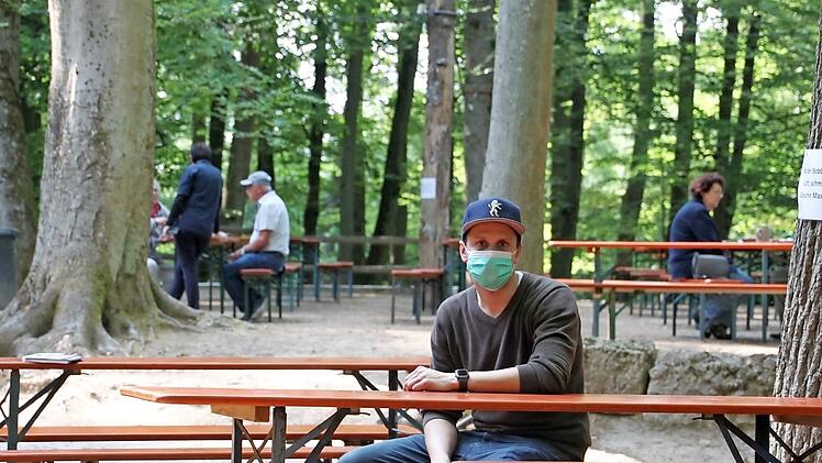 Die Corona-Pandemie bringt auch den Betrieb von Hans-Günter Wirth ins Stocken: Auf dem Felsenkeller Löwenbräu in Neuhaus kommen die Gäste nur sehr langsam wieder zurück.  Foto: Andreas Scheuerer