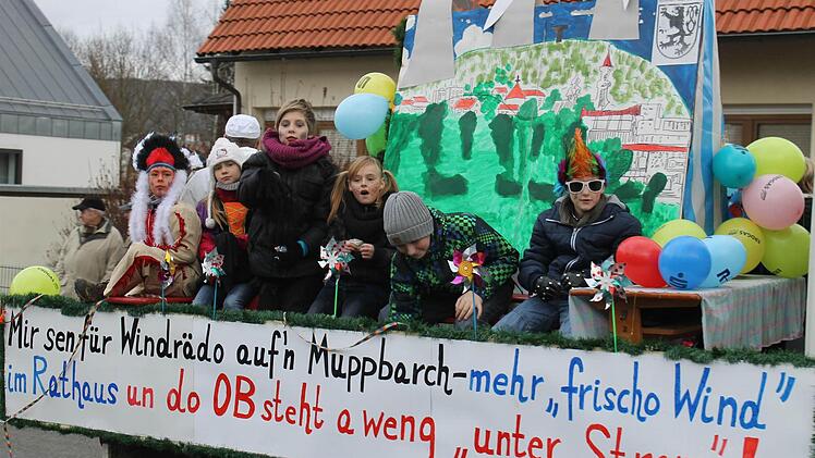 Energiewende und OB-Wahlkampf bewegten die Wildenheider Narren neben vielen anderen Themen. Fotos: Manfred Gildemeister