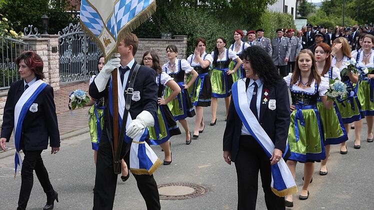 Die Festdamen beim Umzug