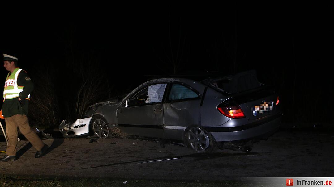 Auto überschlägt sich bei Ellingen