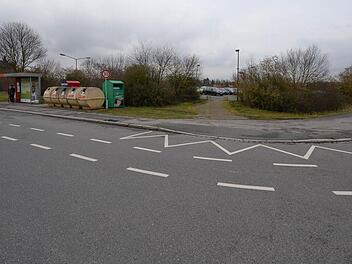 Am Pendlerparkplatz Babenbergerring/ Würzburger Straße brauchte ein Mann vergangenen Samstag dringend Hilfe.  Foto: Ronald Rinklef