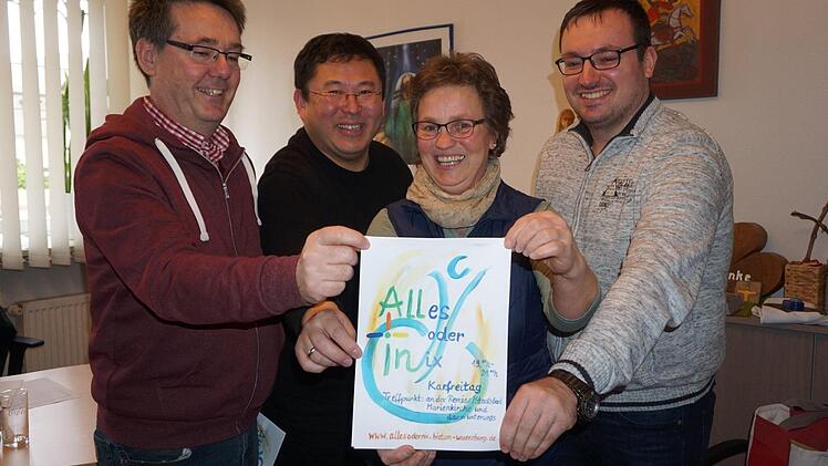 Das Vorbereitungsteam aus Bad Brückenau lädt am Karfreitagabend zu "Allesodernix" ins Staatsbad ein. Das Bild zeigt von links: Bernhard Hopf, Diakon Kim Sell, Gabriele Friedrich und Steffen Link.  Foto: Marion Eckert