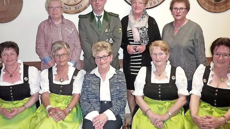 Sie traten vor vierzig Jahren dem Schützenverein Burggrub bei und erhielten das Ehrenzeichen des Bayerischen Sportschützenbundes.