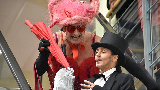 Gertrud Demmler-Schwab und Robert Eller zeigten: Oper macht Spa&szlig;!  Fotos: Uschi Prawitz