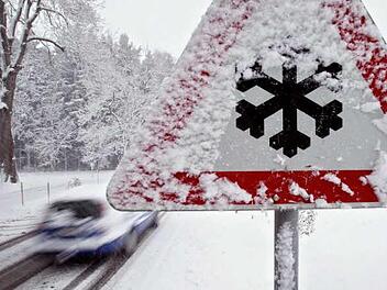 Der Orkan Xaver soll starken Schneefall nach Ober-, Mittel- und Unterfranken bringen. Vor allem die höheren Lagen der Mittelgebirge sind betroffen. Im Landkreis Bayreuth und Bamberg bleibt man beim Winterdienst gelassen. Im Frankenwald, dem Fichtelgebirge, der Rhön und in der Fränkischen Schweiz ist mit Schneeverwehungen zu rechnen. Foto: Karl-Josef Hildenbrand dpa/lby