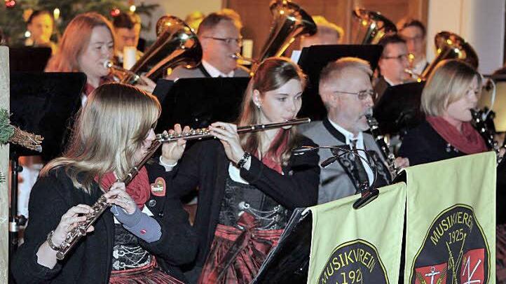 In starker Besetzung spielte die Musikkapelle Höfles-Vogtendorf beim Jahreskonzert unter der Leitung von Jürgen Fischer.  Foto: Michael Wunder